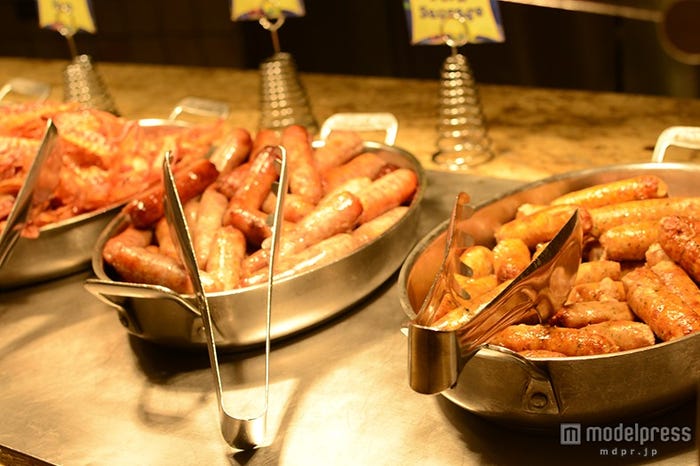 ソーセージなどズラリ/レストラン「グーフィーズ・キッチン」