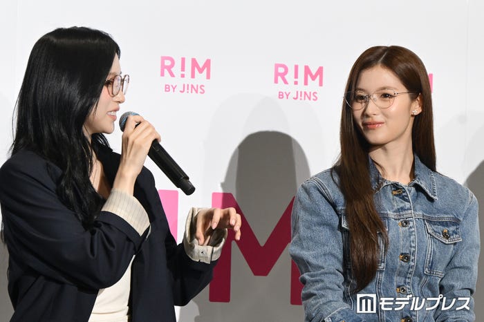 サナの“目がねぇ”ことを話すミナ(C)モデルプレス