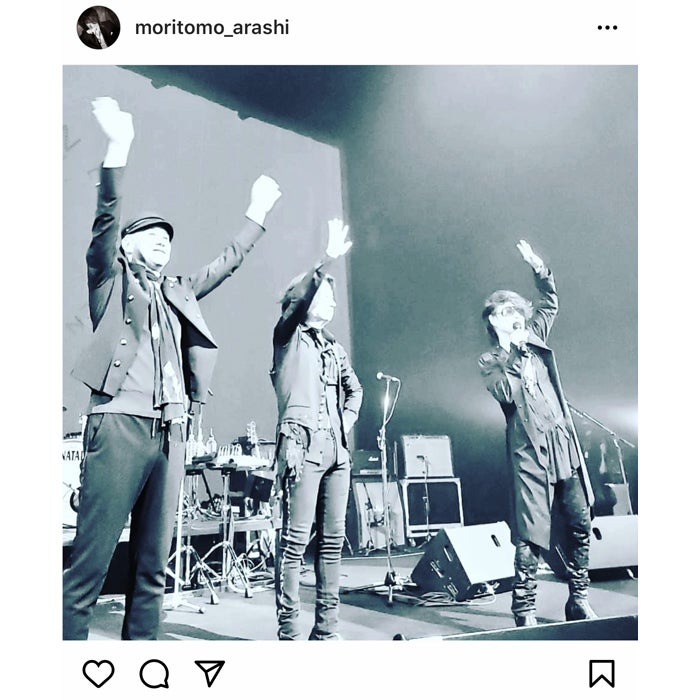 森友嵐士、T-BOLANのツアーでステージから手を振る写真を公開
