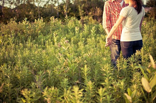 男性からのキスにはどんなサインがあるの 男性がキスしたいと思うタイミングは モデルプレス