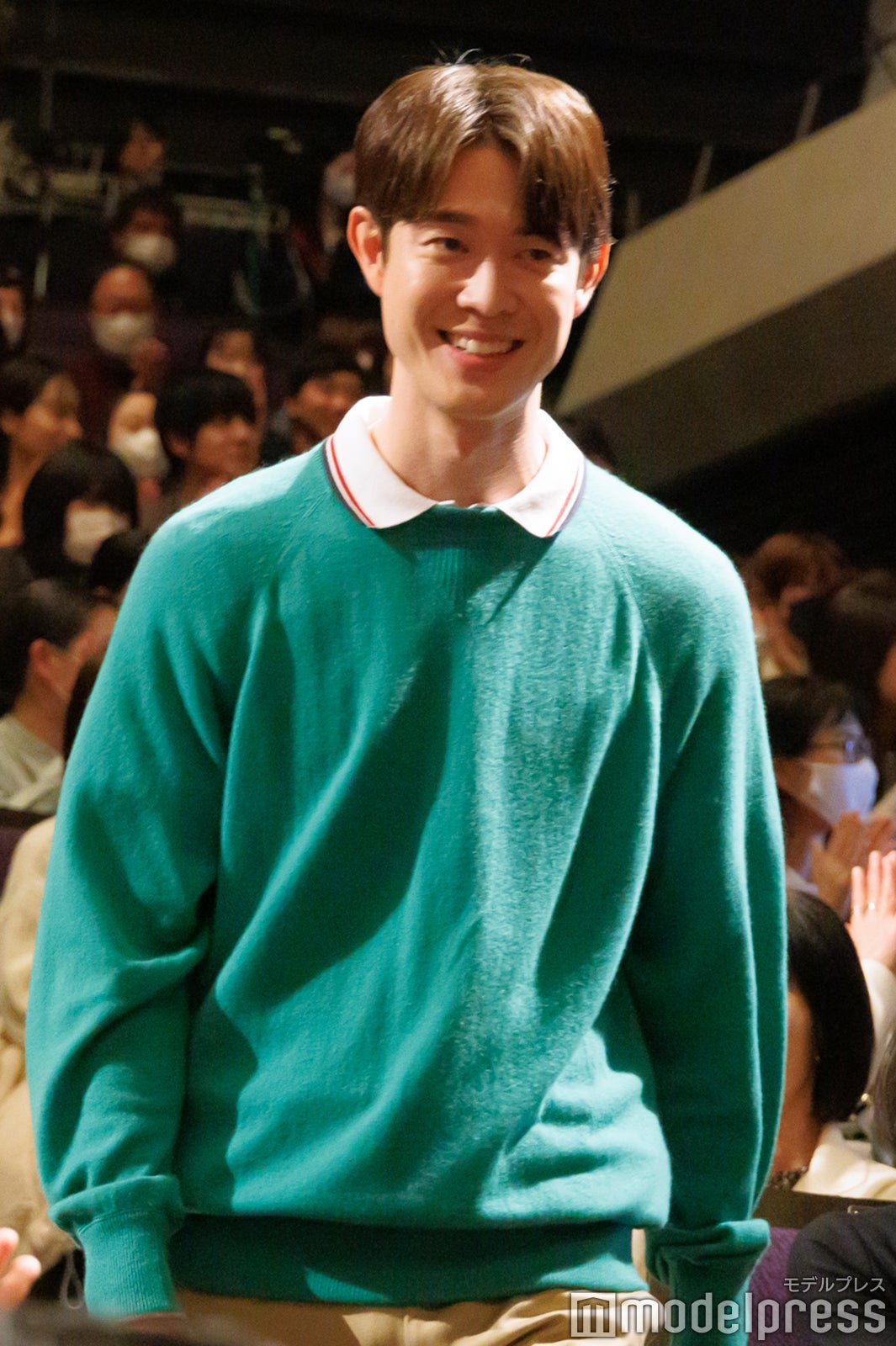 客席を通って登場した宮沢氷魚（C）モデルプレス