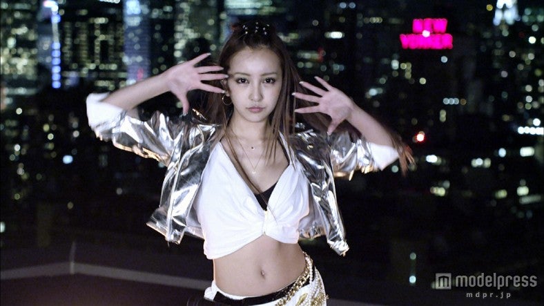 板野友美／4thシングル「1%」のMVより