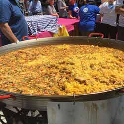 巨大パエリアの調理風景が見られる/提供画像:フィエスタ・デ・エスパーニャ実行委員会