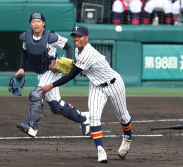 昨夏王者から魂の金星 左腕・仁礼パスカルジュニア「帝京の執念だった」 九回途中3失点で15年ぶり甲子園勝利に導く
