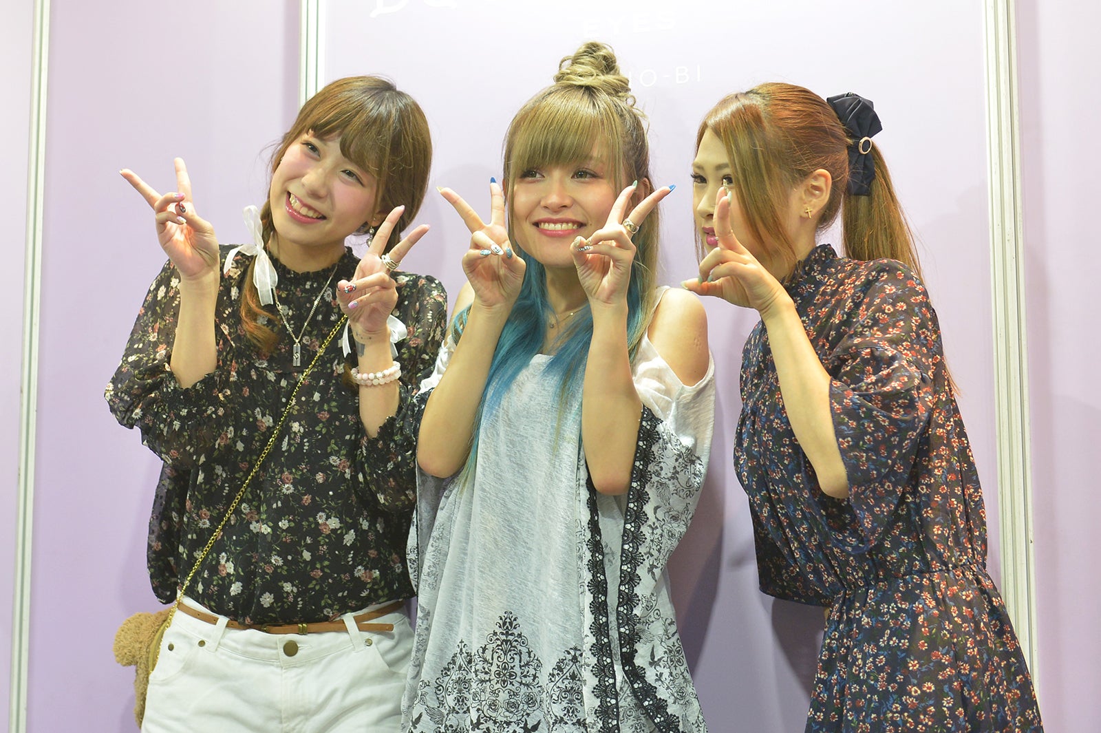 歩乃華（真ん中）