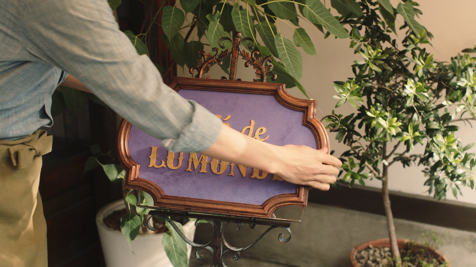 「こだわりの発酵バター」篇より（提供写真）