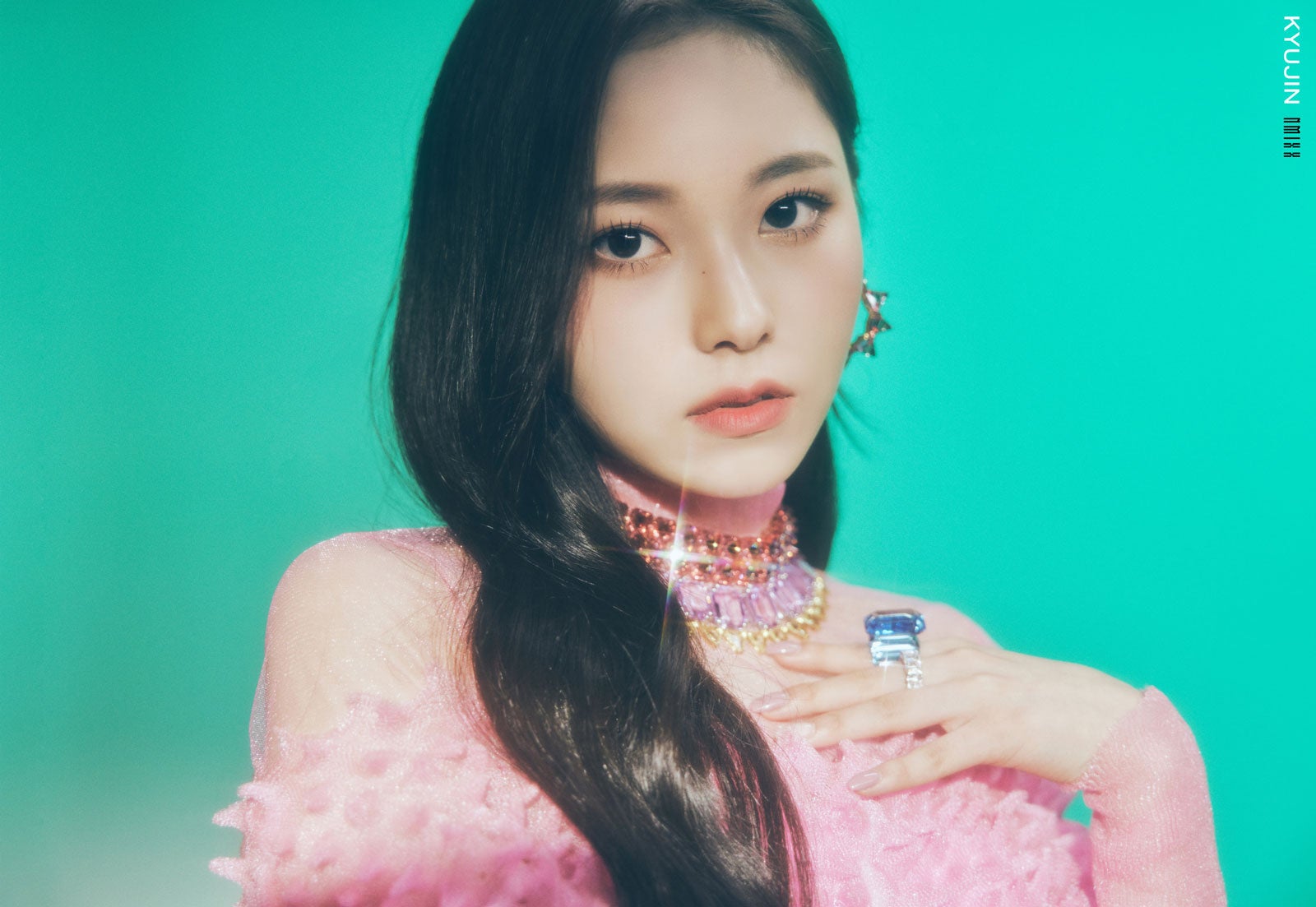 JYP新ガールズグループ・NMIXX、デビュートレーラー初公開 7人の強烈ビジュアルに期待高まる