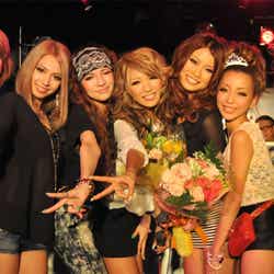 「GLiA」モデル:左から星さおり、アクサ、藤田杏奈、高橋由真、田中愛奈、細井宏美、丸山慧子
