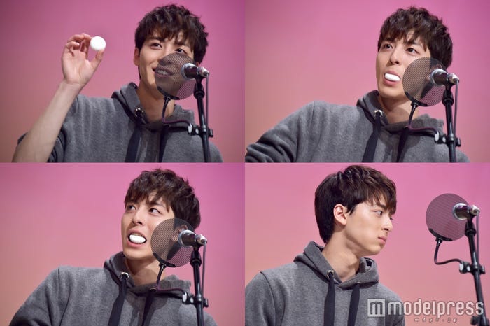 マシュマロを「うまうま」と頬張る(C)モデルプレス