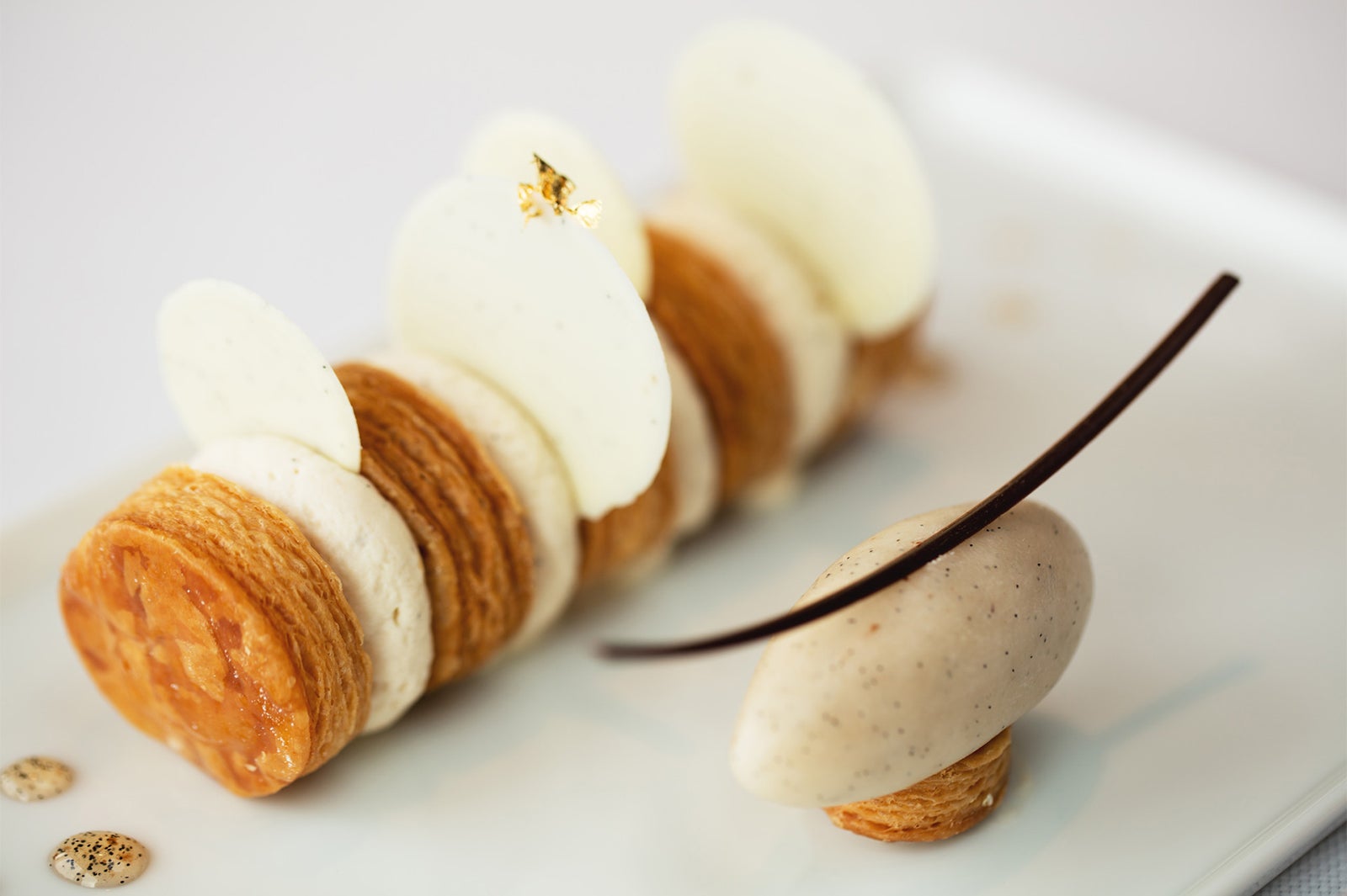 Tahitian and Madagascar vanilla Millefeuille／画像提供：アジアのベストレストラン50