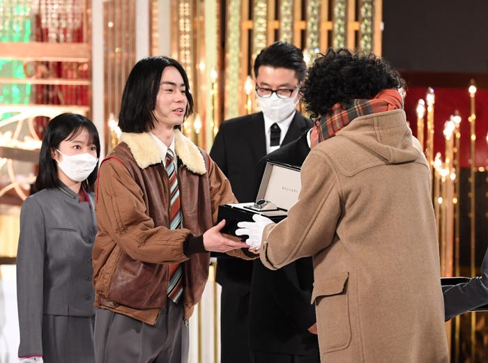 菅田将暉、小栗旬(C)東京写真記者協会