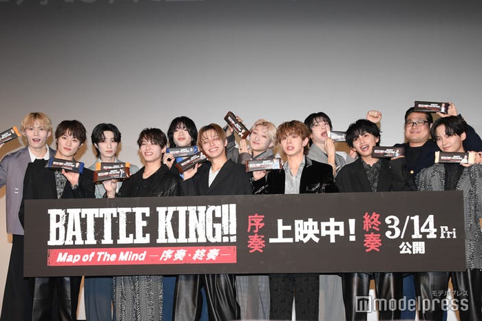 (後列左から)大槻拓也、野瀬勇馬、森愁斗、高尾楓弥、小川史記、瀧川元気監督(前列左から)上村謙信、関哲汰、高尾颯斗、山下永玖、草川直弥、沢村玲(C)モデルプレス