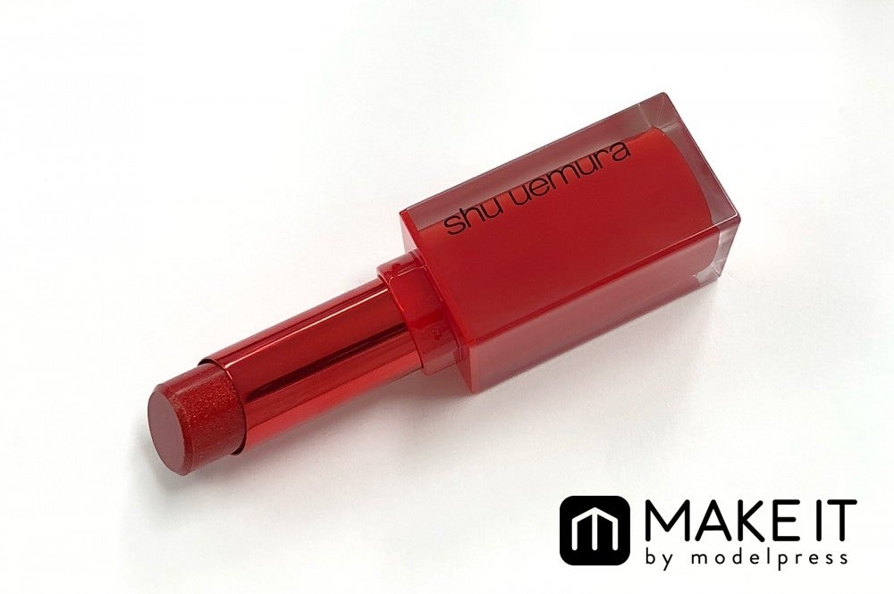 shu uemura／ルージュ アンリミテッド ラッカーシャイン／H LS RD 163（holo effect）／3,300円（税抜） (C)メイクイット