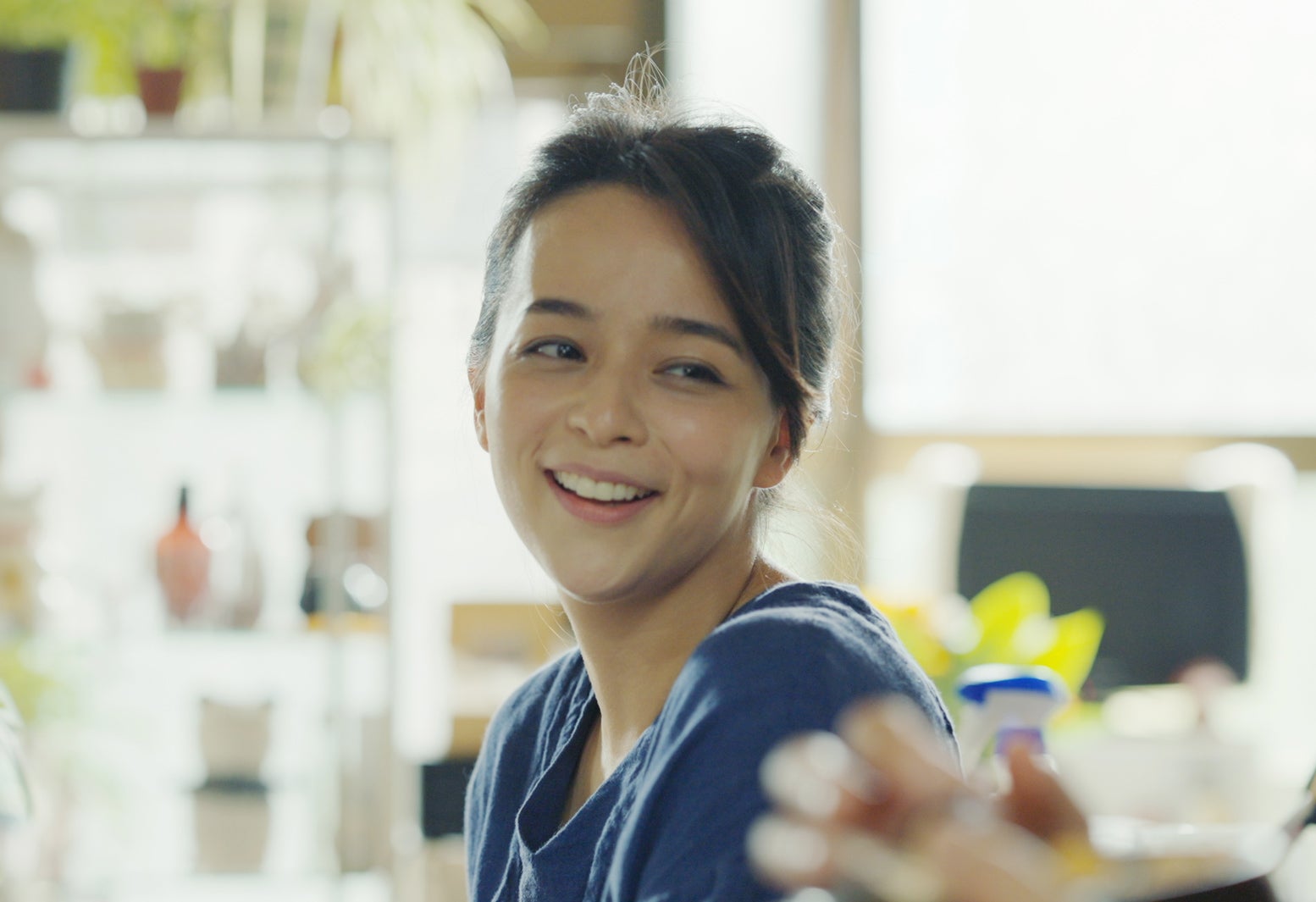 加藤ローサ（C）2022『凪の島』製作委員会