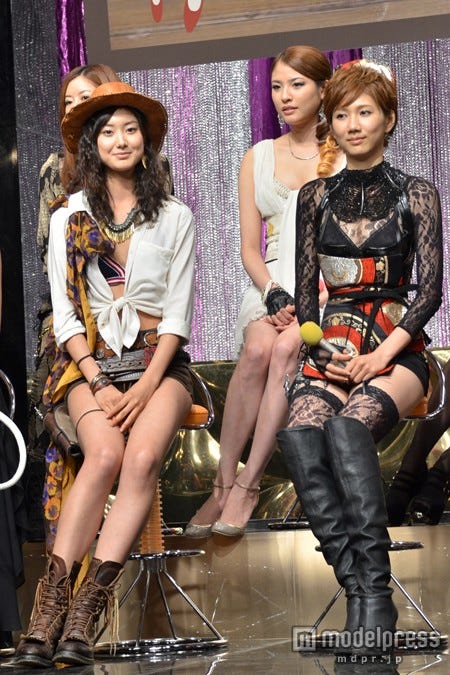 尾花貴絵・春輝(左から)/モデルガールズ
