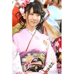 AKB48 柏木由紀、ハタチの振袖姿を公開し新成人へメッセージ「笑って振り返られる未来が待っていますように」