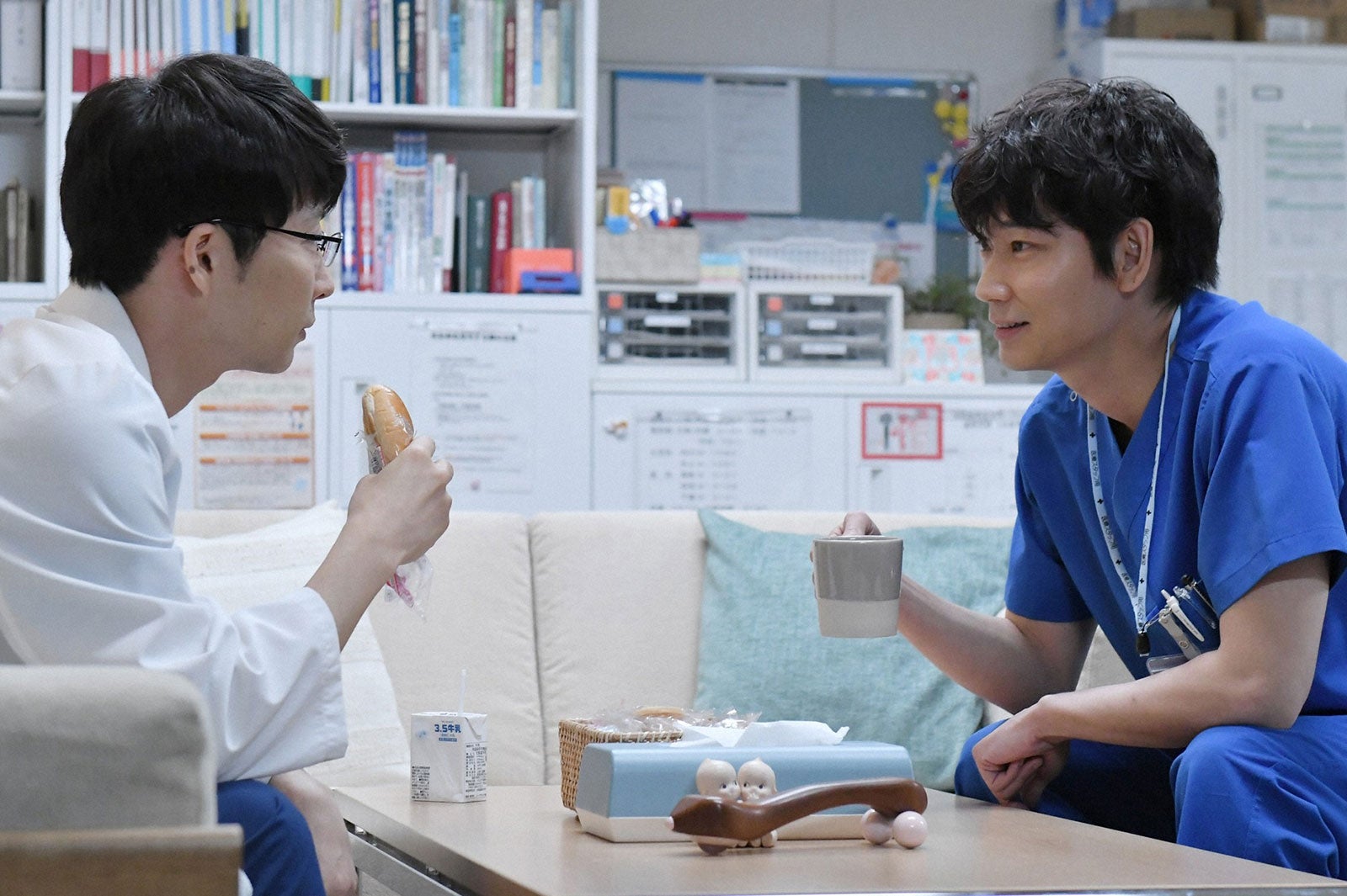 星野源、綾野剛／「コウノドリ」第6話より（画像提供：TBS）