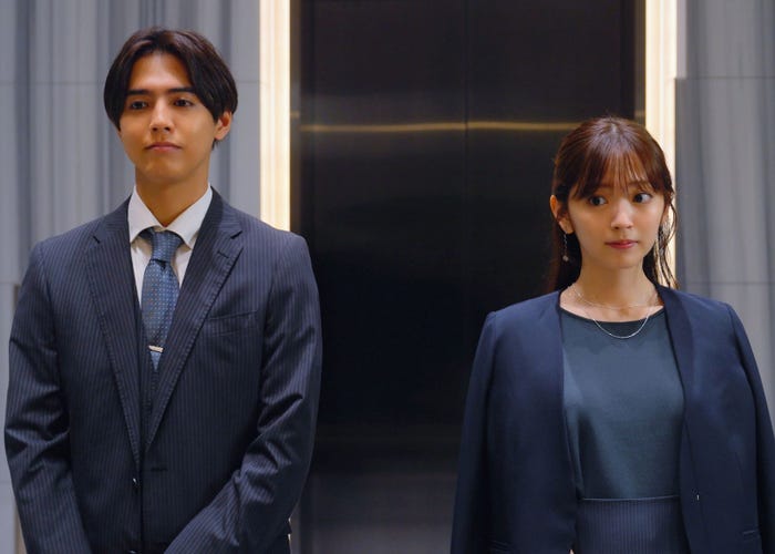 片寄涼太、鈴木愛理「推しが上司になりまして」第8話(C)「推しが上司になりまして」製作委員会