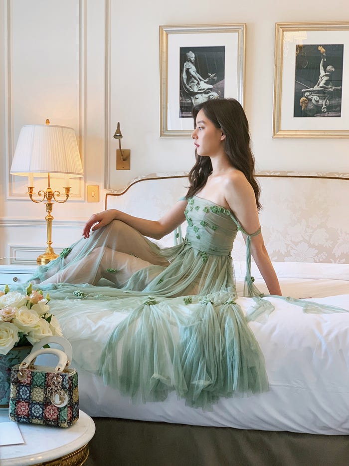 新木優子プライベートショット/ショー会場に向かう前の表情(提供画像)