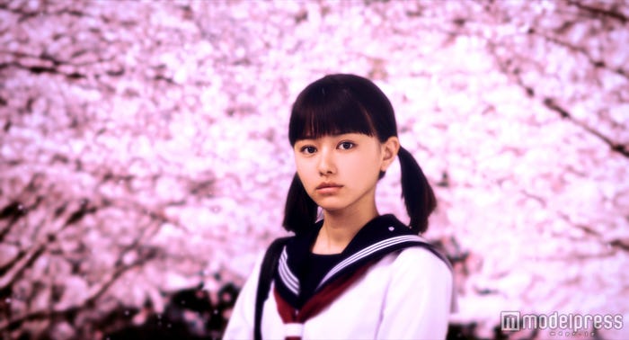 山本舞香/映画「桜ノ雨」より(C)2015 halyosy、藤田遼、雨宮ひとみ、スタジオ・ハードデラックス/PHP研究所/『桜ノ雨』製作委員会