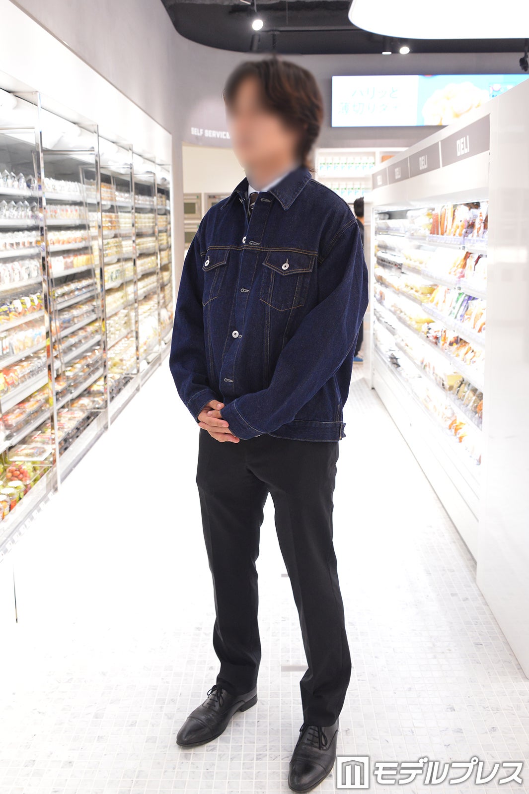 176センチ、成人男性の着用イメージ（Lサイズ）／FAMIMA PARK AZABUDAI（C）モデルプレス