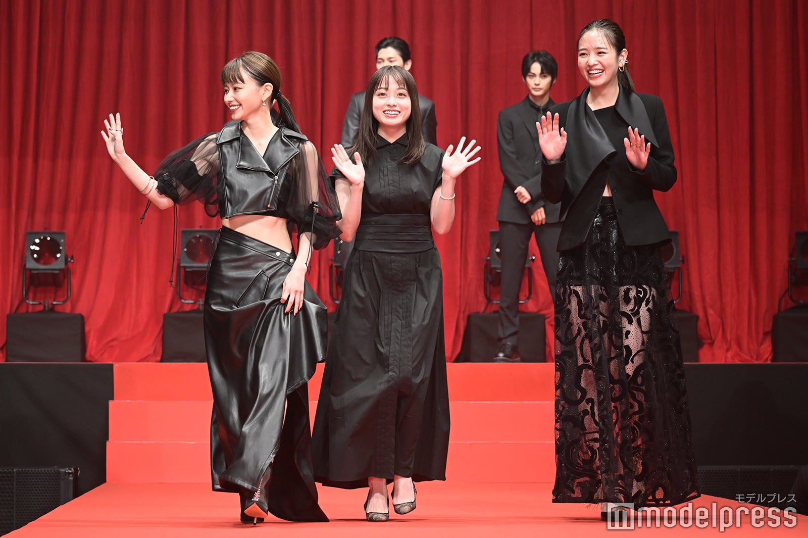 山本舞香、橋本環奈、横田真悠（C）モデルプレス