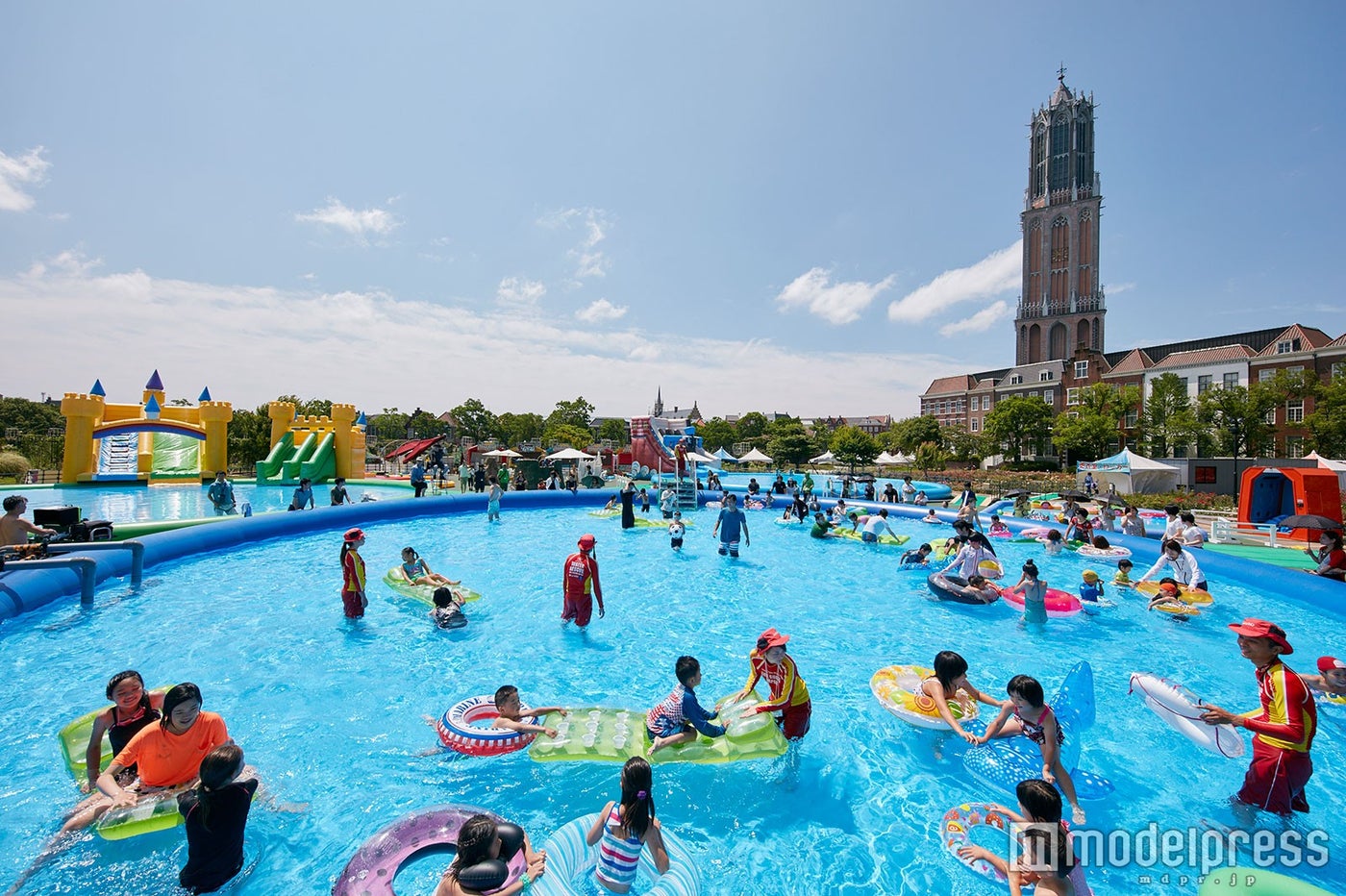大阪に夏限定ウォーターパーク誕生　スライダー＆巨大プールが集う“水の王国”／画像提供：ハウステンボス