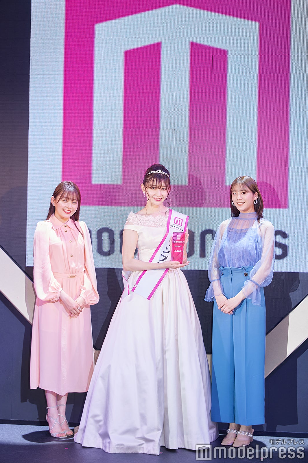 「ミスモデルプレス」「ミスターモデルプレス」表彰式の様子 （C）モデルプレス