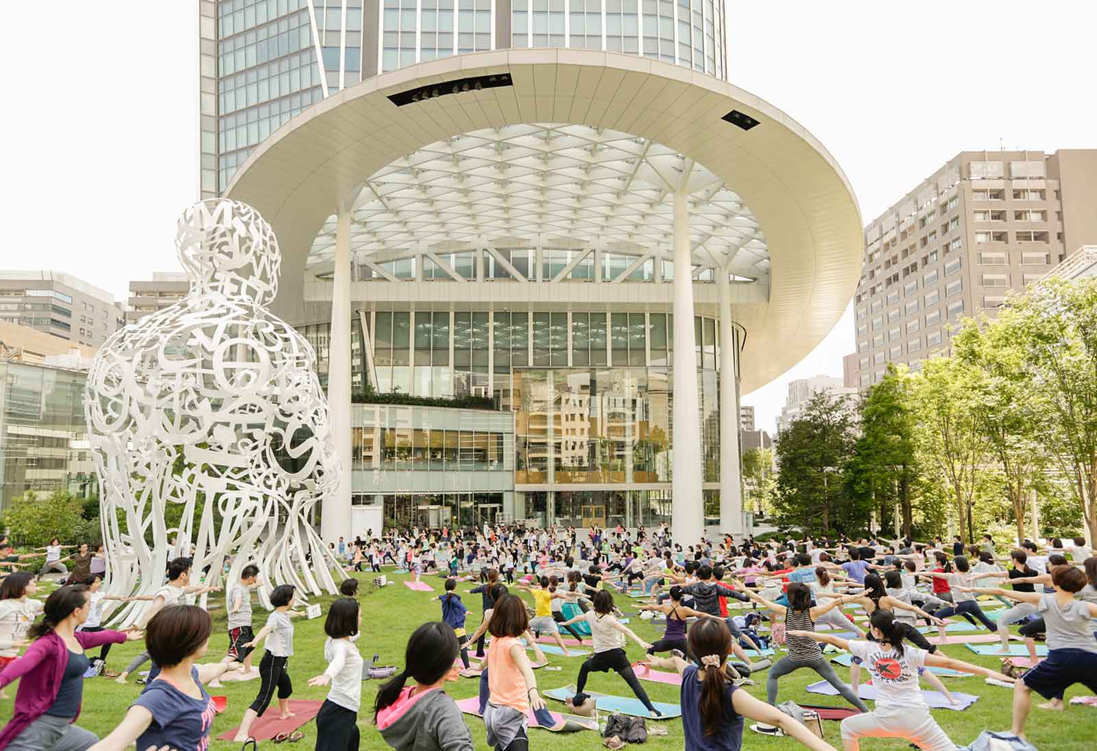 サンデーヨガ／画像提供：森ビル株式会社