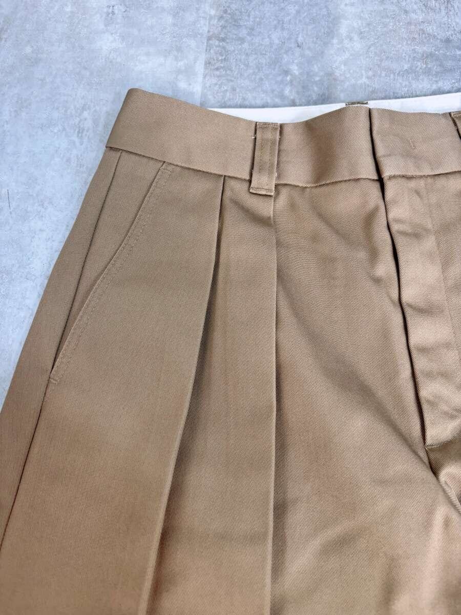 GUチノタックバレルパンツ　タック部分