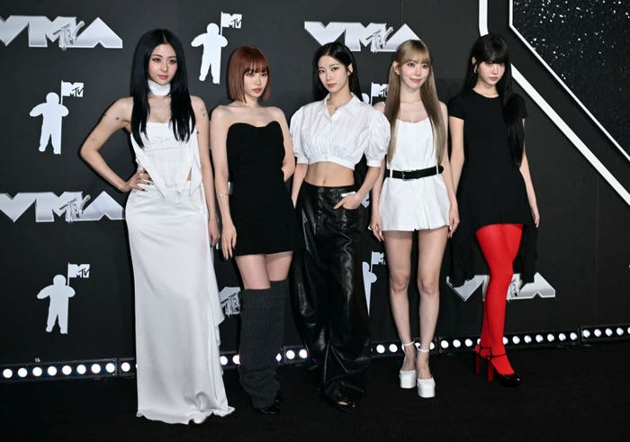 LE SSERAFIM「MTV VMAs」での様子(P)&(C)SOURCE MUSIC