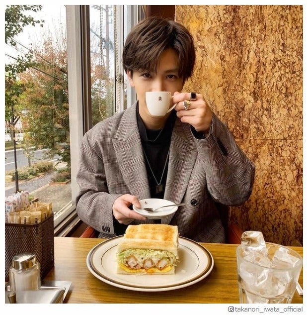 三代目JSB岩田剛典、“彼氏感”ショットに反響「プライベート写真かっこよすぎ」