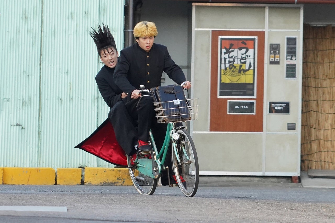 賀来賢人、伊藤健太郎（C）西森博之／小学館 （C）2020「今日から俺は！！劇場版」製作委員会