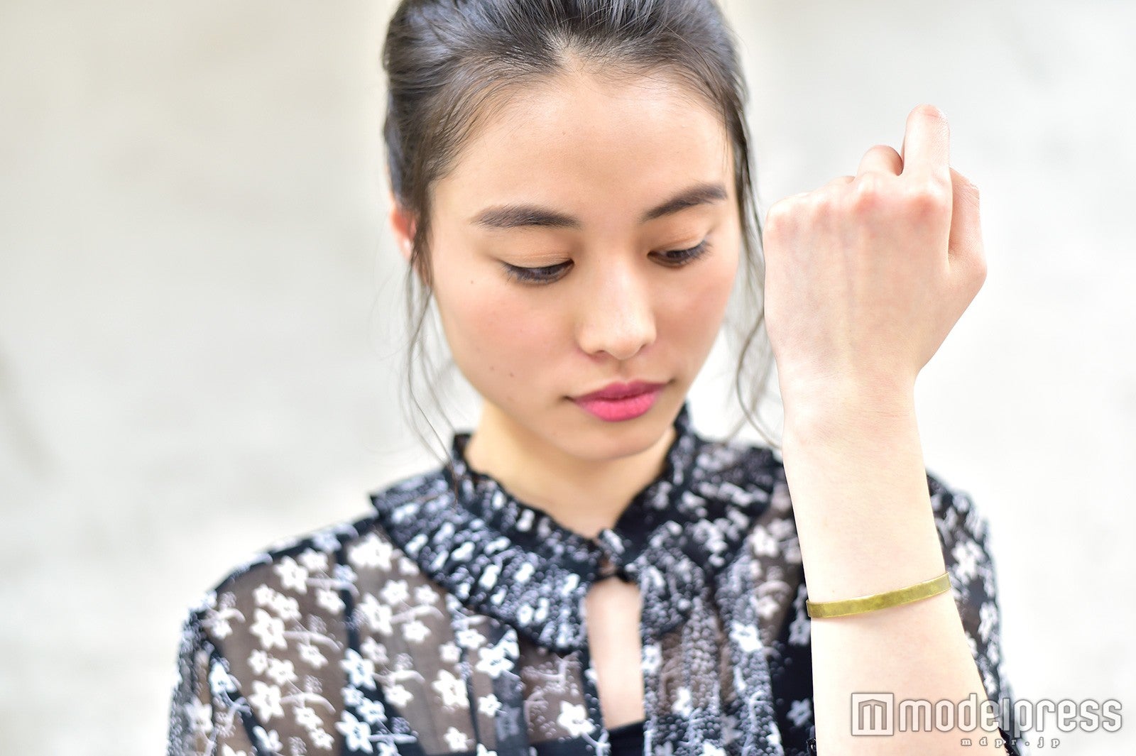 この日のアクセサリーも自作（C）モデルプレス