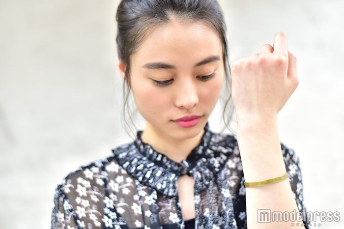 この日のアクセサリーも自作(C)モデルプレス