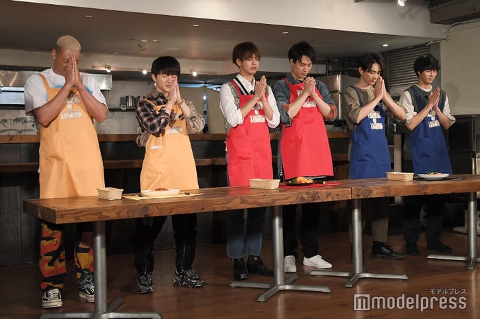 結果発表待ちの(左から)関口メンディー、佐野玲於、片寄涼太、鈴木伸之、町田啓太、清原翔(C)モデルプレス