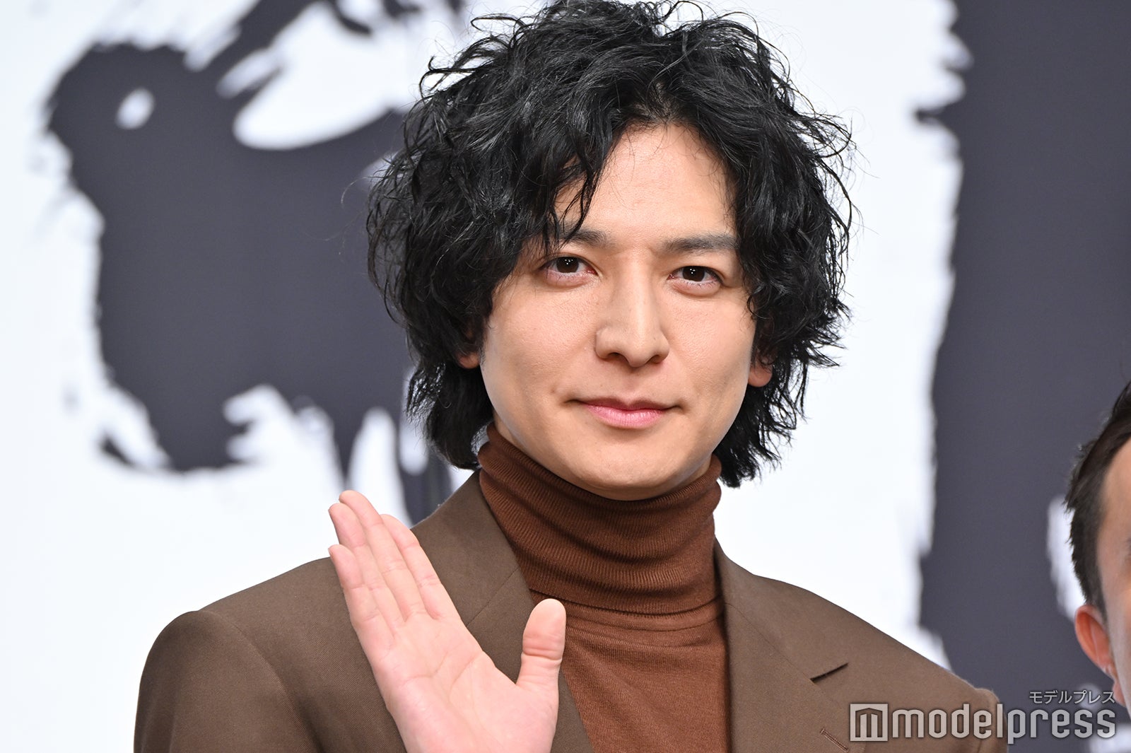 生田斗真、裸シーンでの“前貼り”事情は？共演者が明かす＜湯道＞