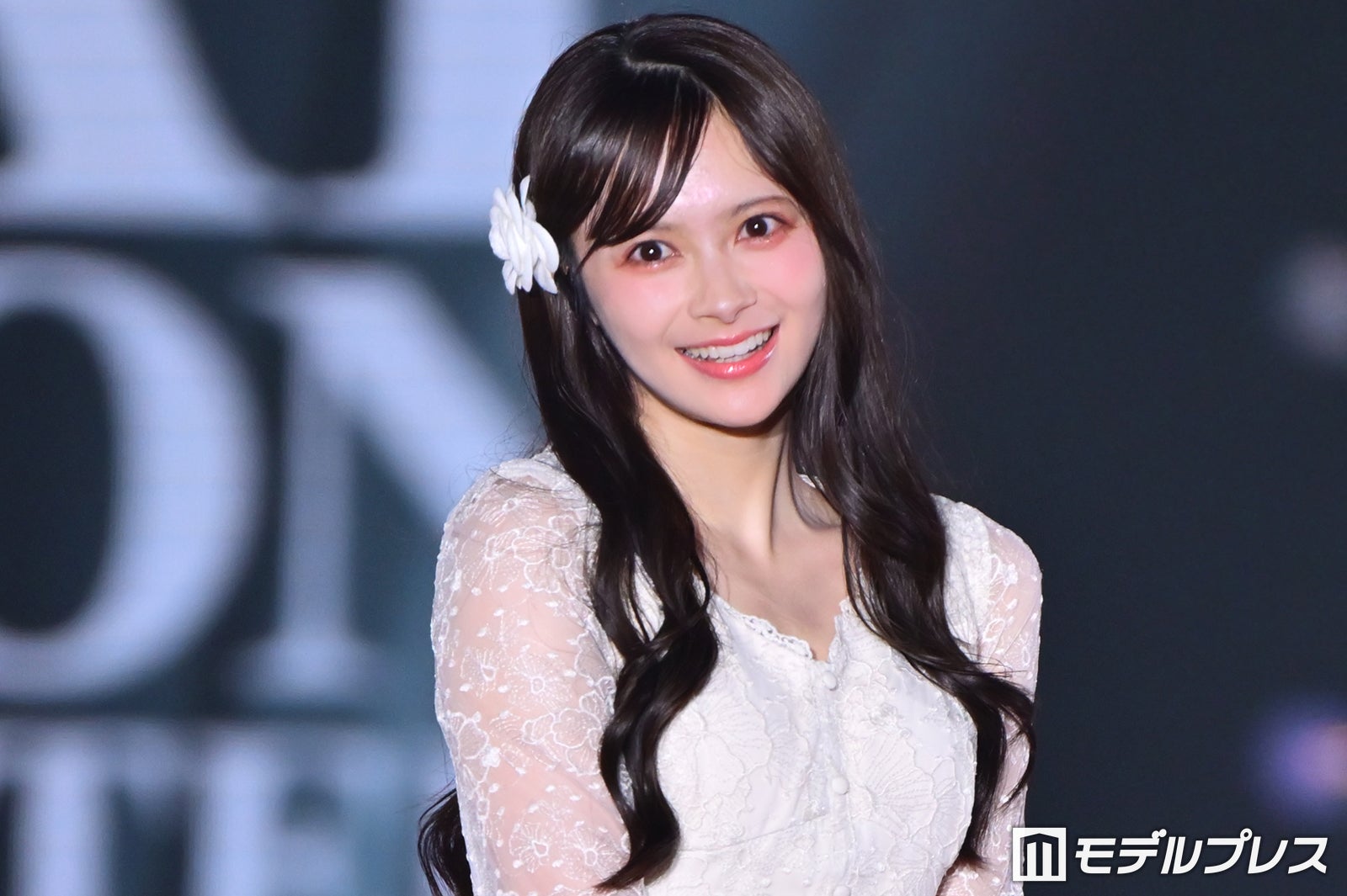 “顔面重要文化財”AKB48センター伊藤百花、流し前髪×シースルーミニワンピで雰囲気ガラリ【関コレ2026A/W】