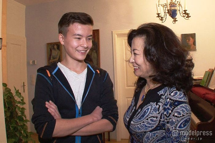 ウィーンの日本人妻・アキコさん、息子アレキサンダーくん/画像提供:毎日放送