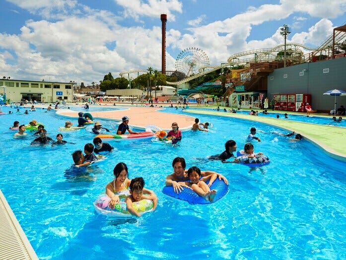 巨大流水プールの「ドンブラー」。真ん中あたりに休める空間もあります