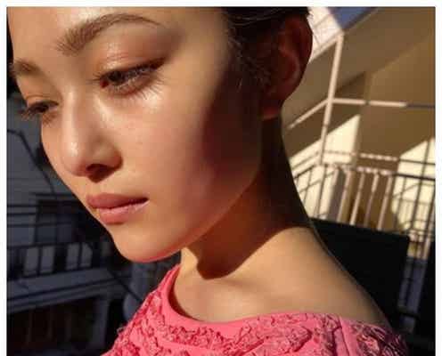 “太眉カット”で話題の井上咲楽、どアップ写真公開「美しい」「大人化がすごい」の声