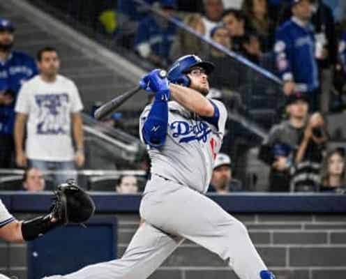 ドジャース マンシーがケリー夫人と歓喜のハグ 普段見せない最高の表情 八回に反撃ののろし弾→WS連覇へつなげる