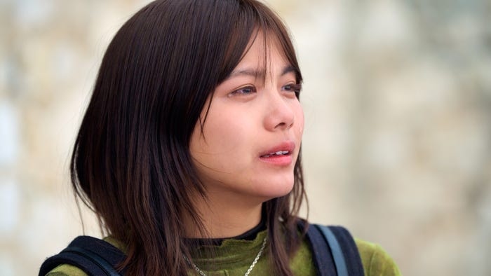 涙を流すナナミ/Netflixリアリティシリーズ「オフライン ラブ」(提供写真)