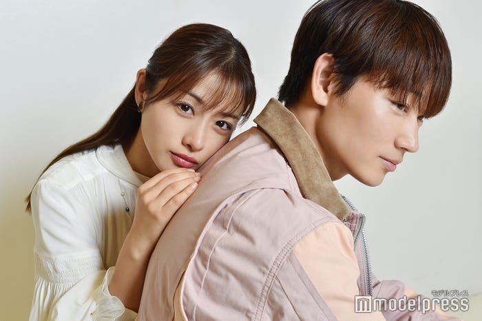 石原さとみ、綾野剛(C)モデルプレス