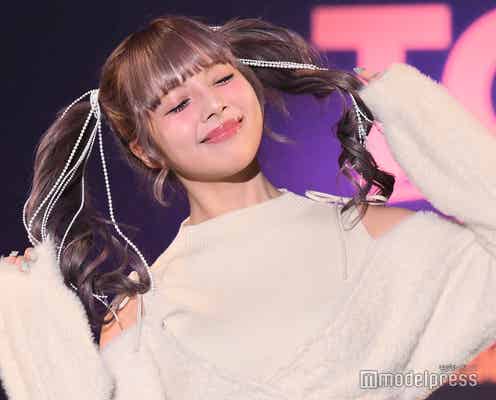 「今日好き」あいさ、肩出しトップスでヘルシー肌見せ 冬のガーリースタイルで登場【TGC teen 2024 Winter】