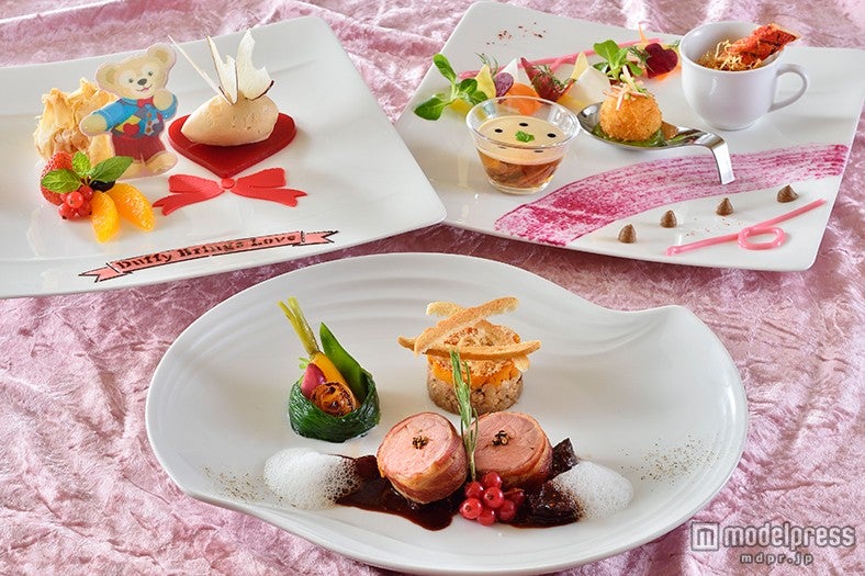 “スウィート・ダッフィー”ランチコース￥4,940（C）Disney