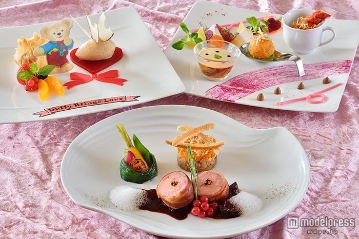 “スウィート・ダッフィー”ランチコース¥4,940(C)Disney