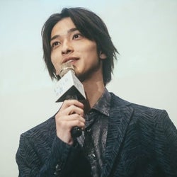 『いなくなれ、群青』横浜流星、松岡広大と“ドキドキ手つなぎ”生披露!メロンパンを食べるシーン秘話も