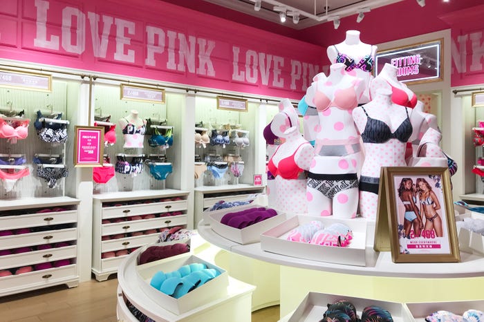 カラフルなカジュアルラインが揃う