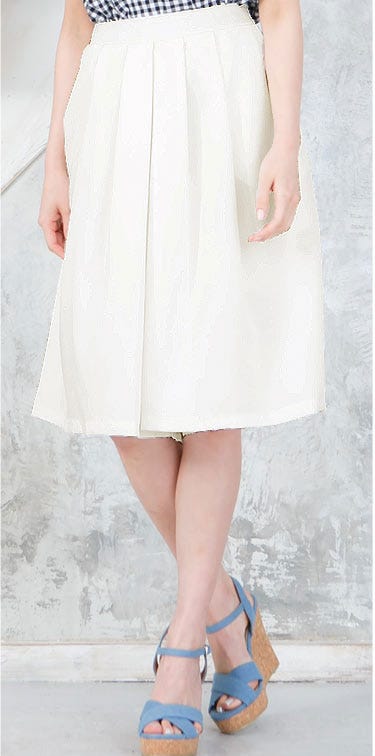 タック入シンプルフレアガウチョパンツ「神戸レタス」2290円(税込)